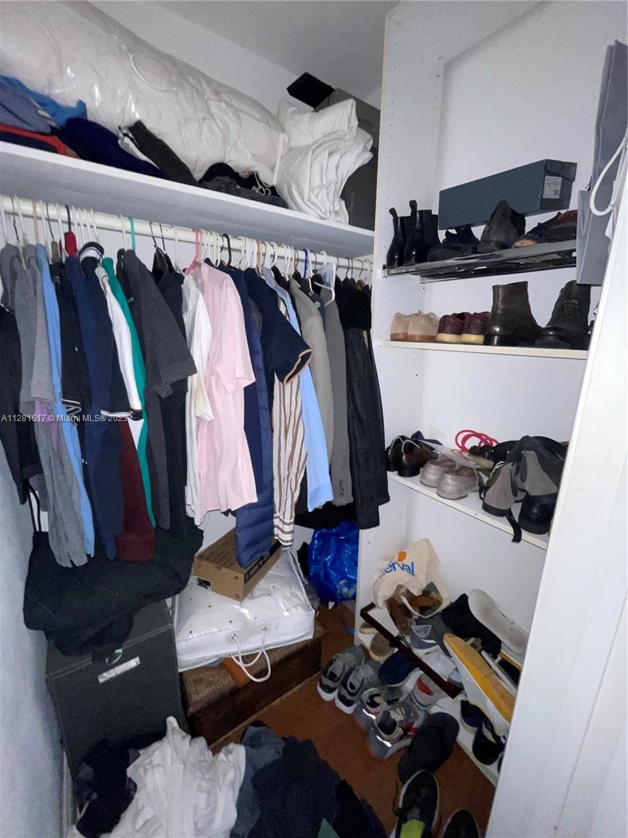 Linen closet

Linen closet