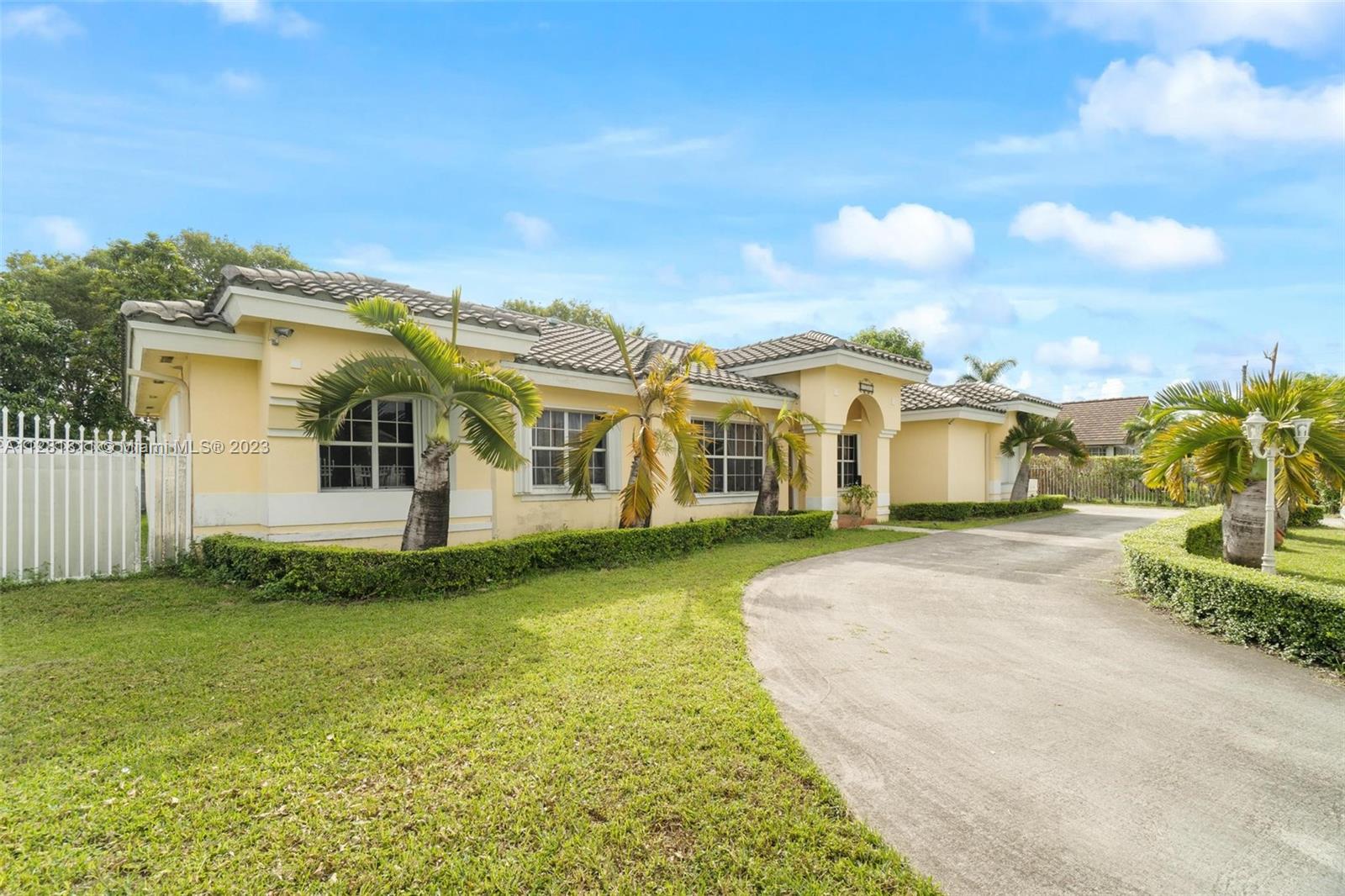 Listing Photo 11