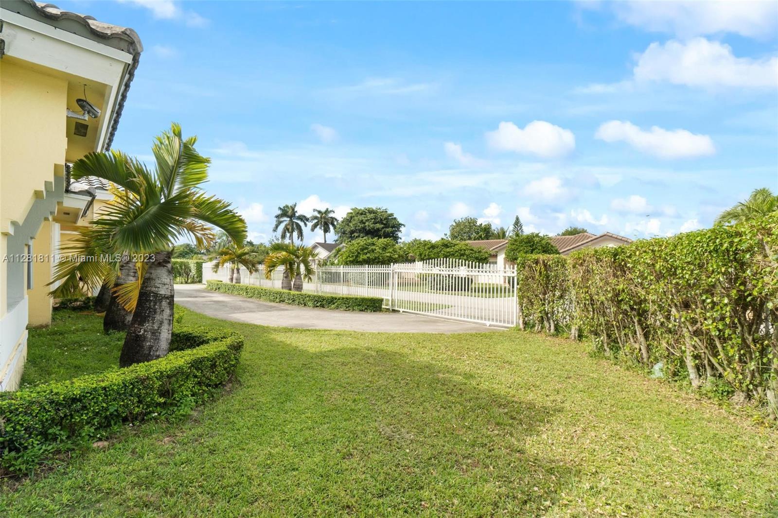 Listing Photo 12