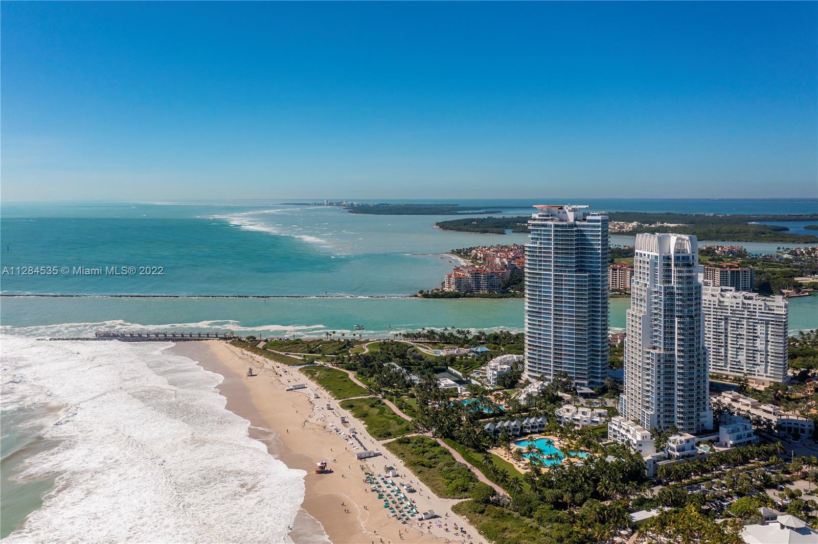 Ocean front in South of Fifth at the Continuum