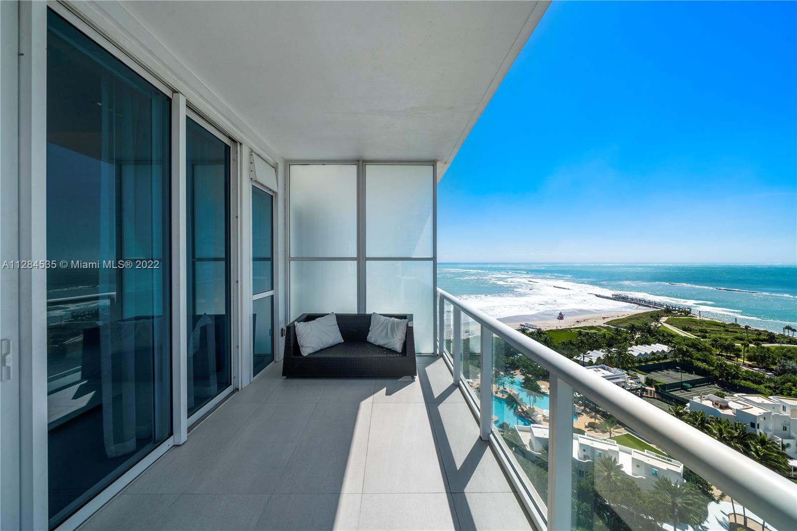 Ocean Sunrise Views. 2 Balconies