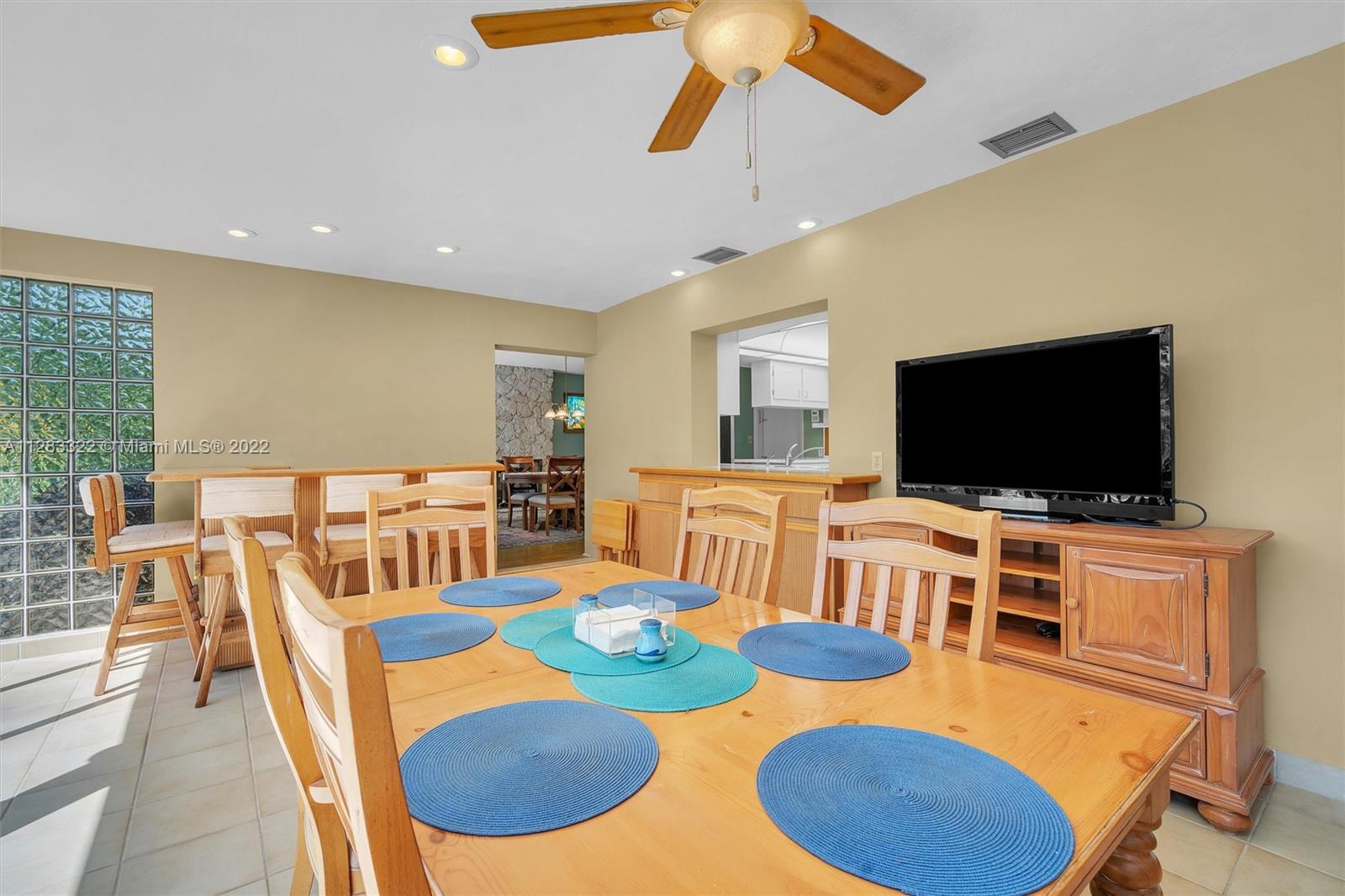 Listing Photo 12