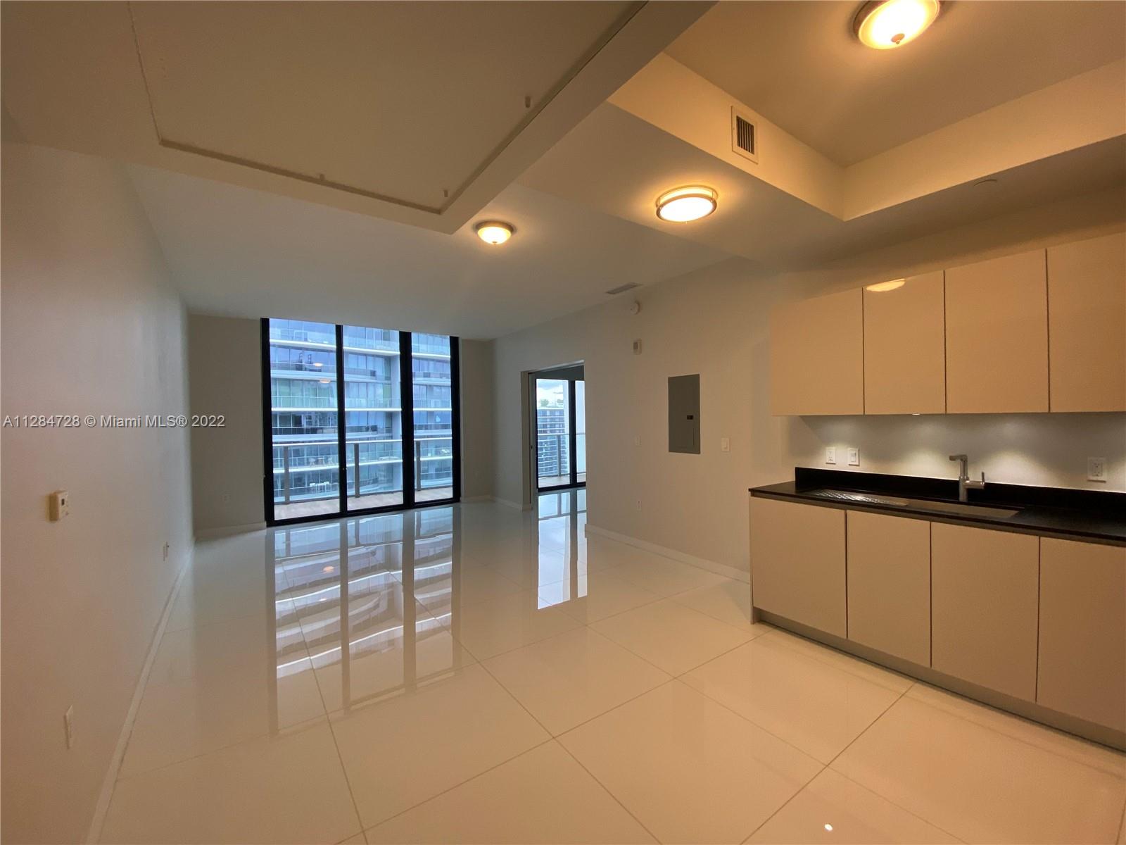 Great lay out with kitchen sharing with open space on living and dining room. Apartment is ready for you to move and enjoy the confort of being in the heart of Brickell where everything is walking distance. The unit has 1 bedroom & 1 bathroom. 1010 Brickell has a family friendly & unique playground, outdoor cinema, gym, squash court, basketball court, roof top and indoor pool, party room, game room with two bowling lines and more..
