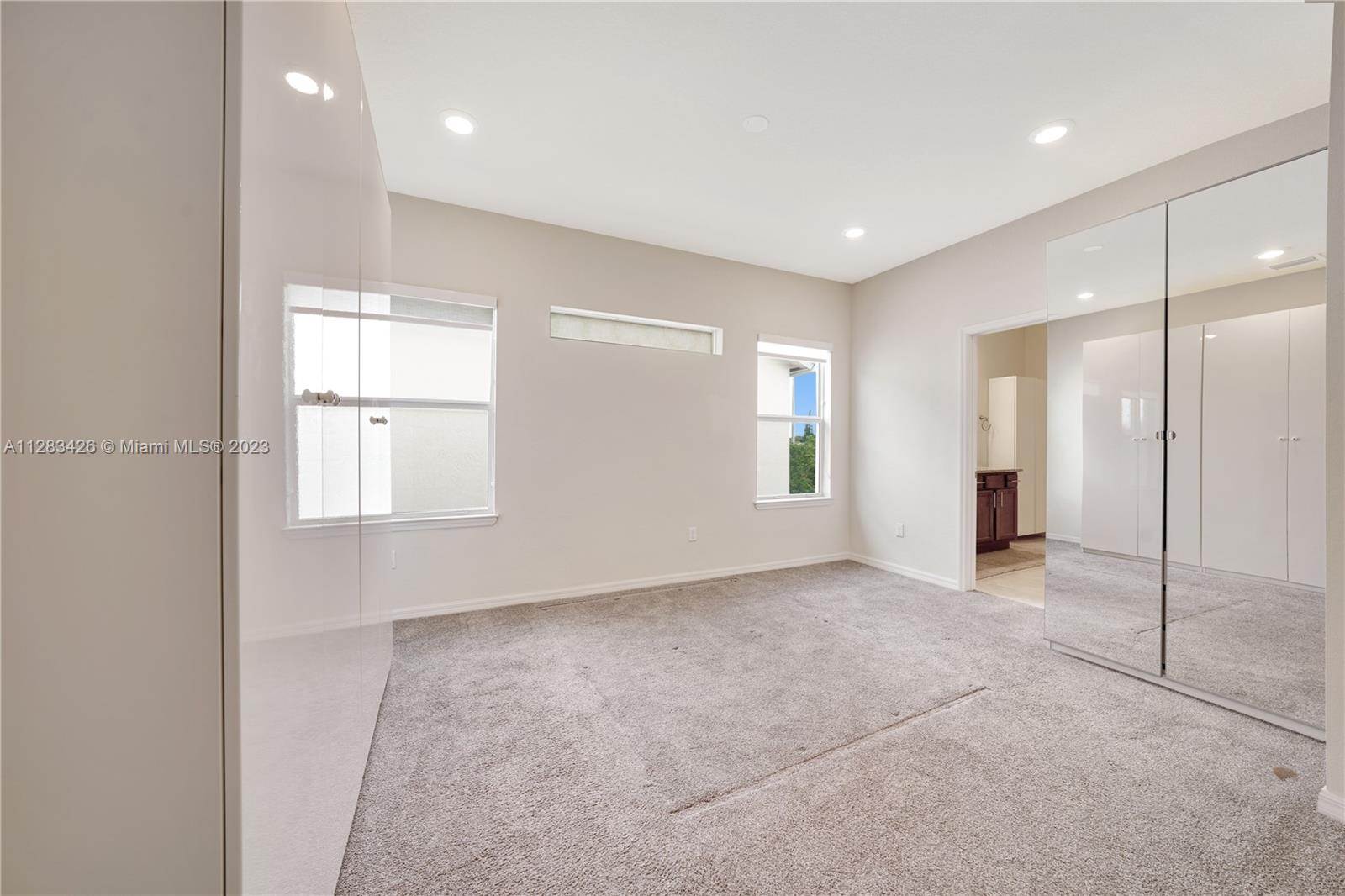 Listing Photo 14