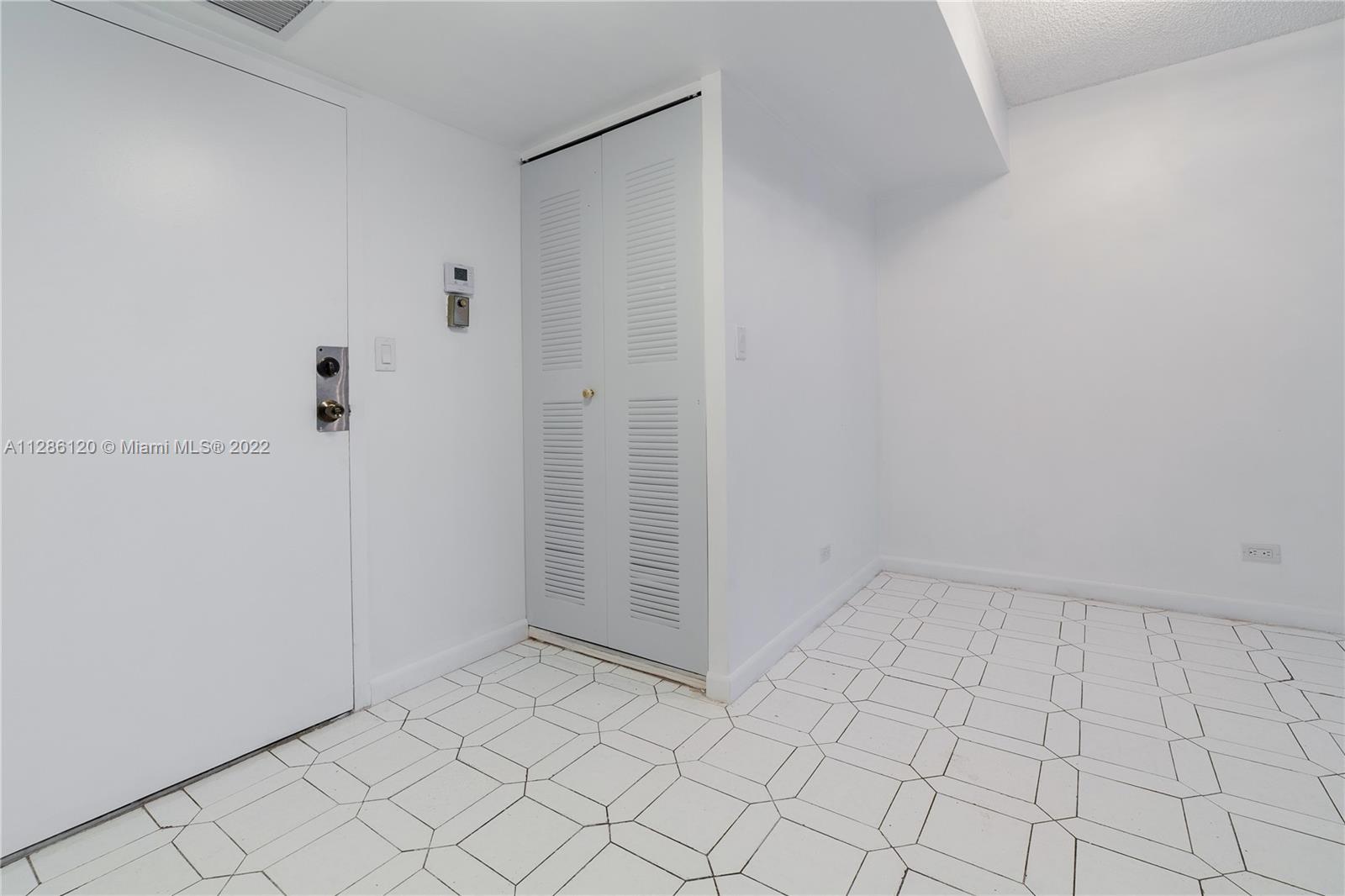 Listing Photo 12