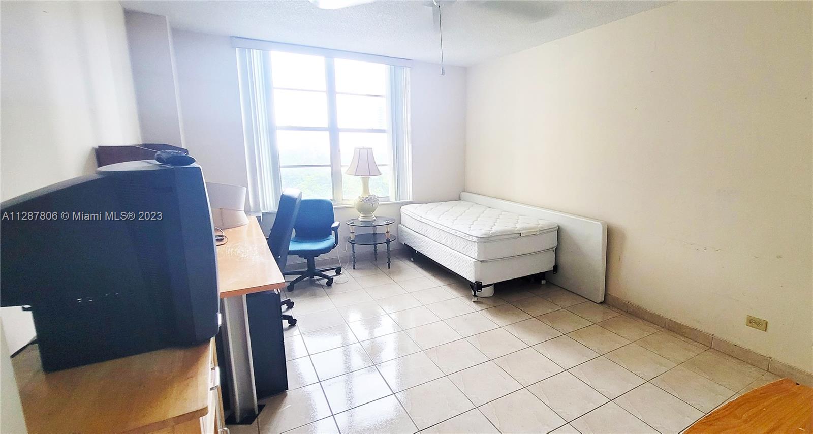 Listing Photo 12