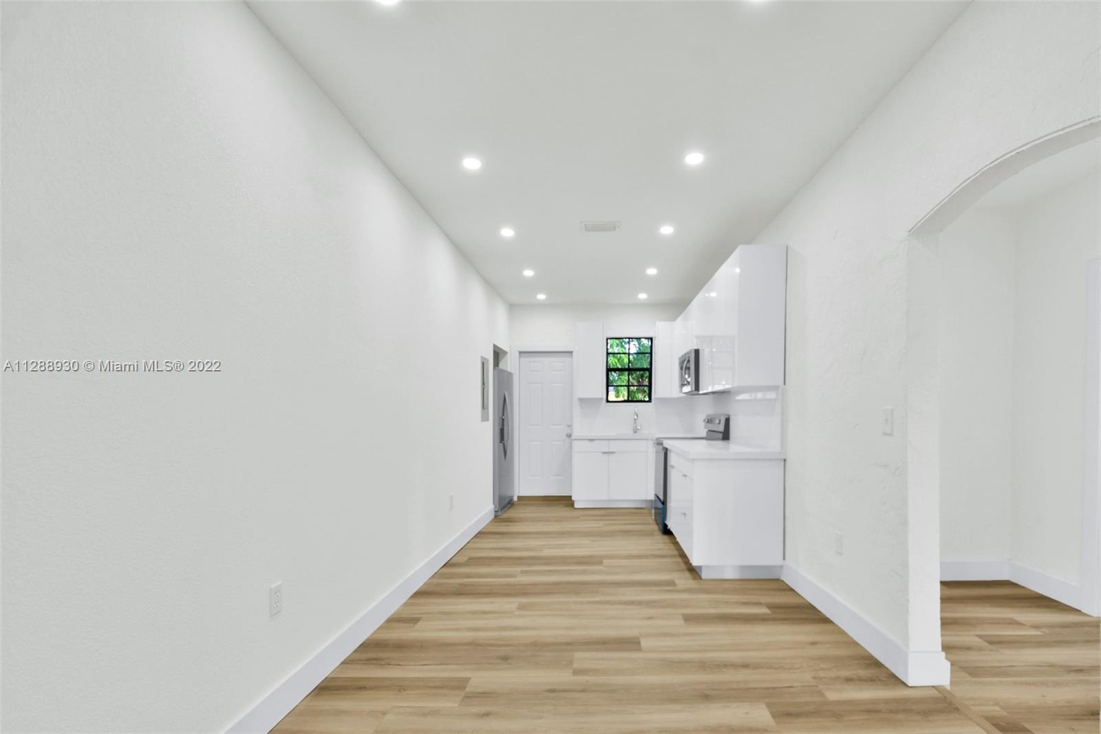 Listing Photo 12