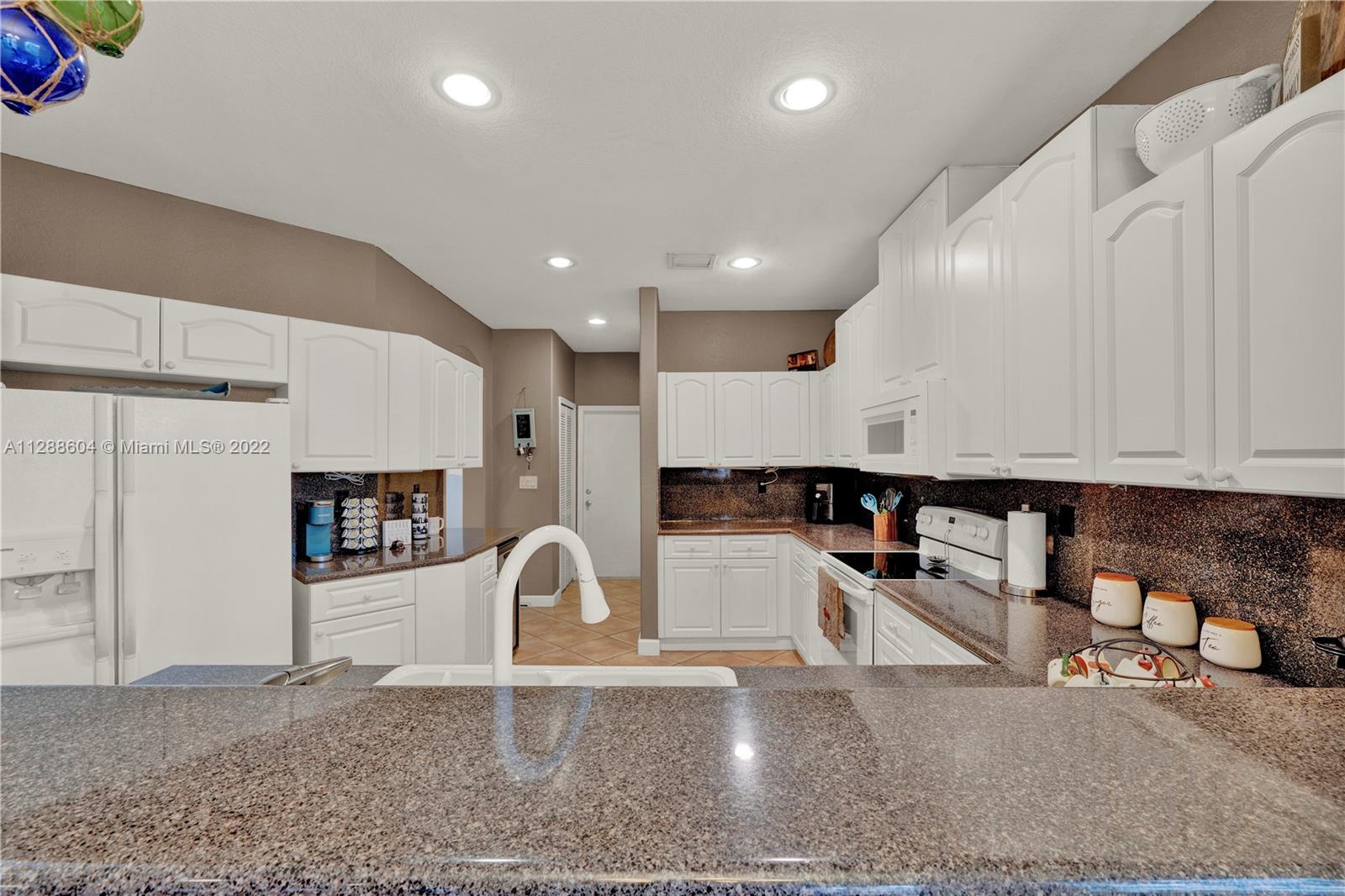Listing Photo 11