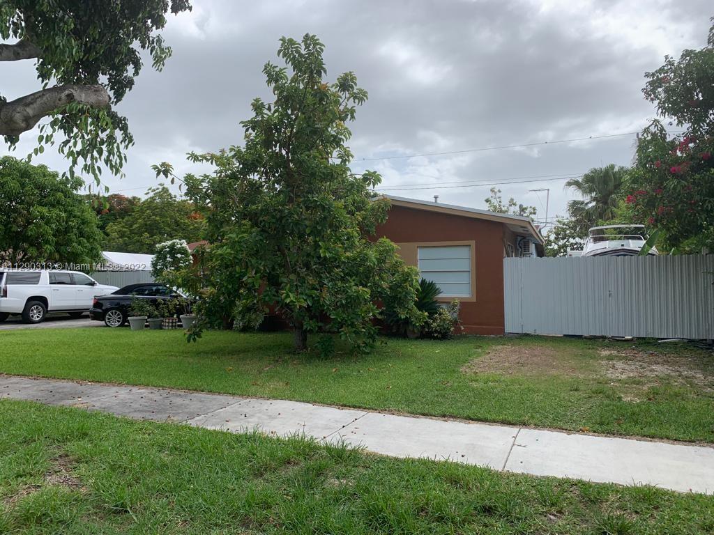 Photo 2 of 16111 98th Ave in Miami - MLS A11290313