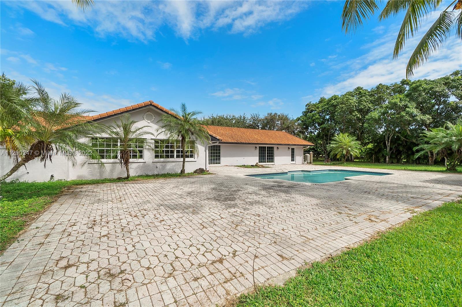 Listing Photo 10