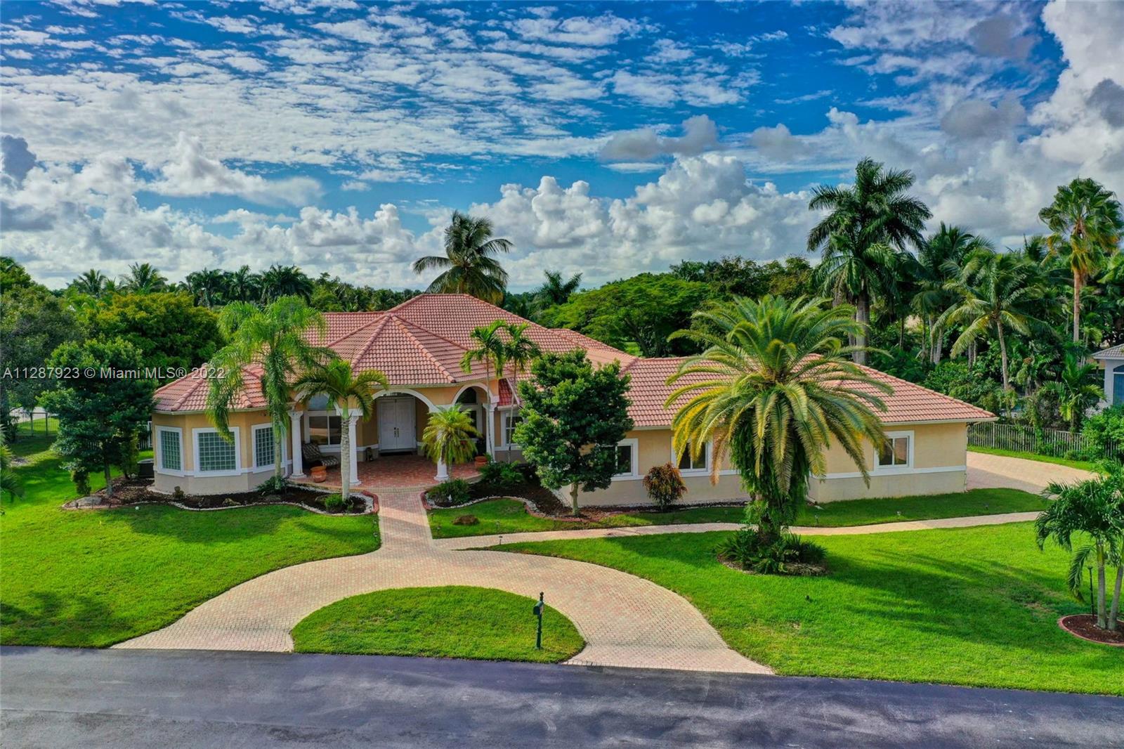 Photo 1 of 13152 21st Pl in Davie - MLS A11287923