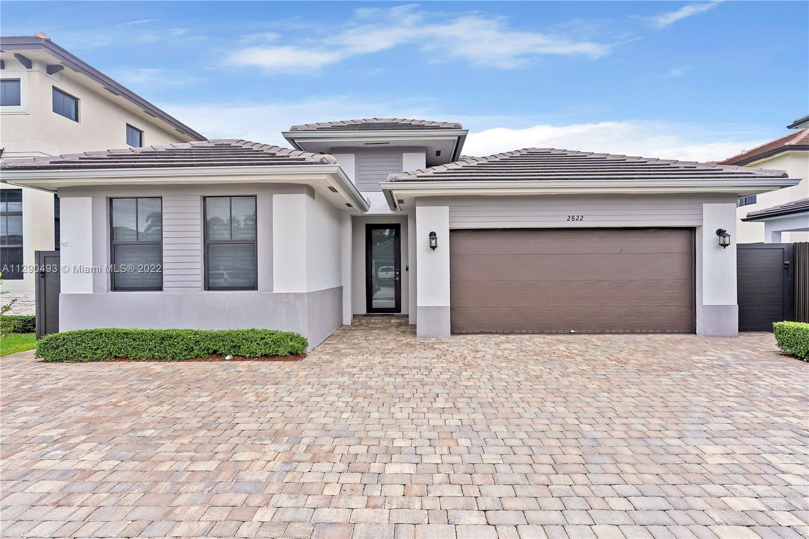Photo 1 of 2822 150th Ct in Miami - MLS A11290493