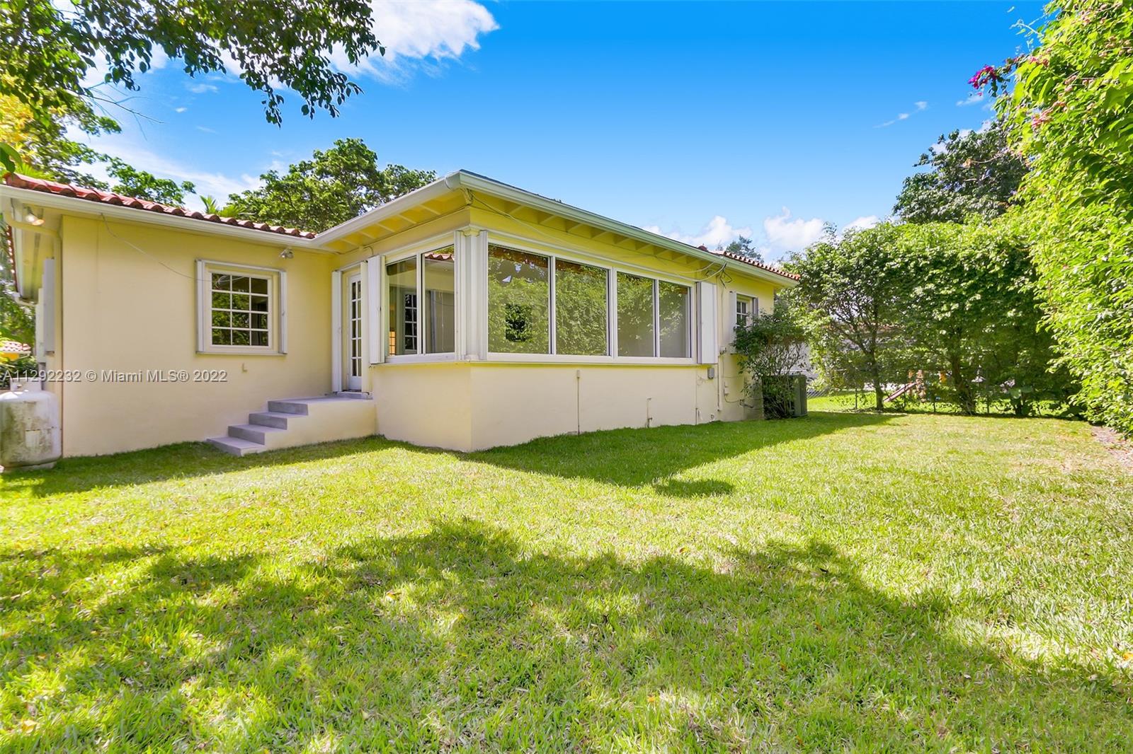 Listing Photo 11