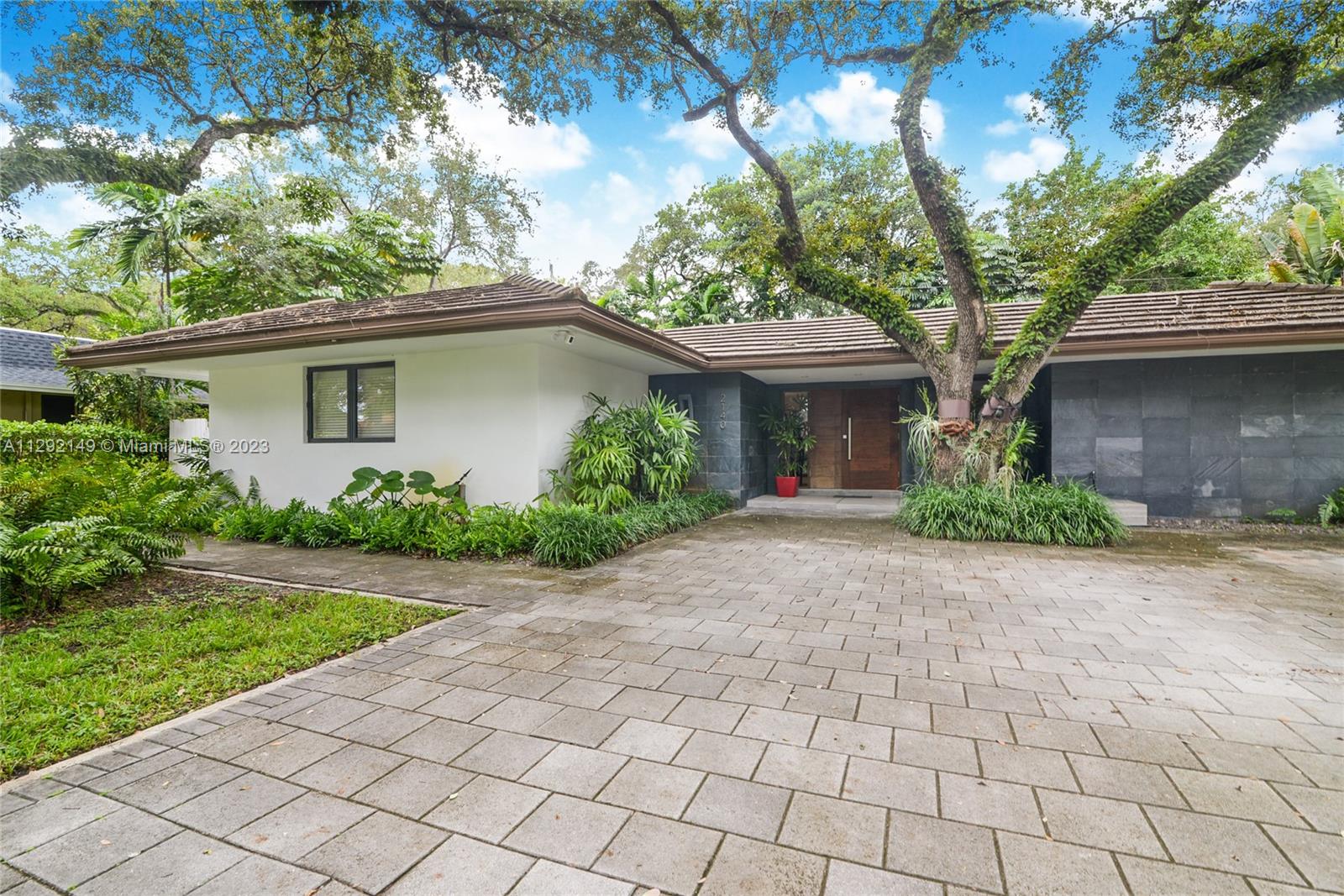 2140 NE 190th Ter, North Miami Beach, FL 33179