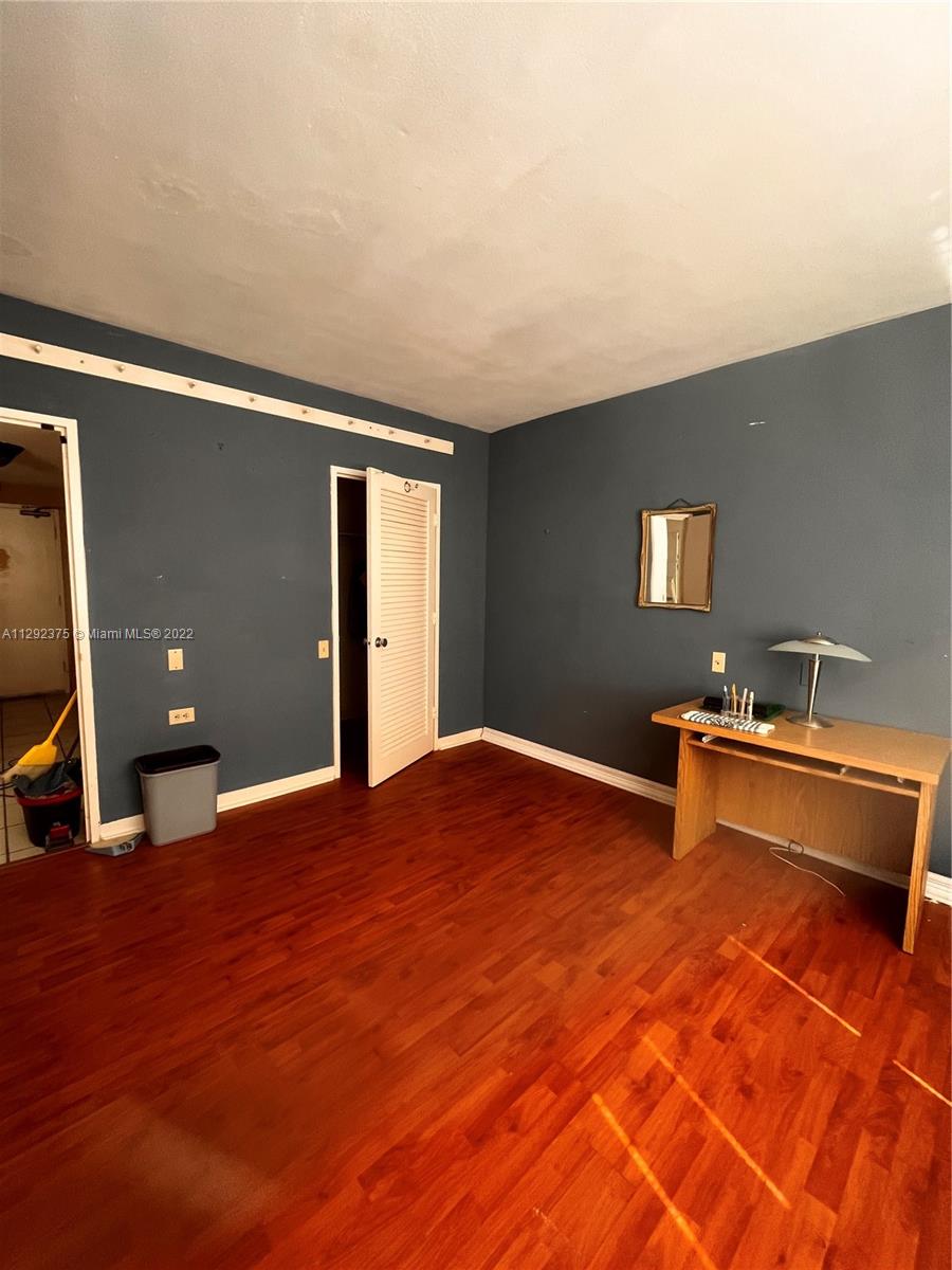 Listing Photo 9