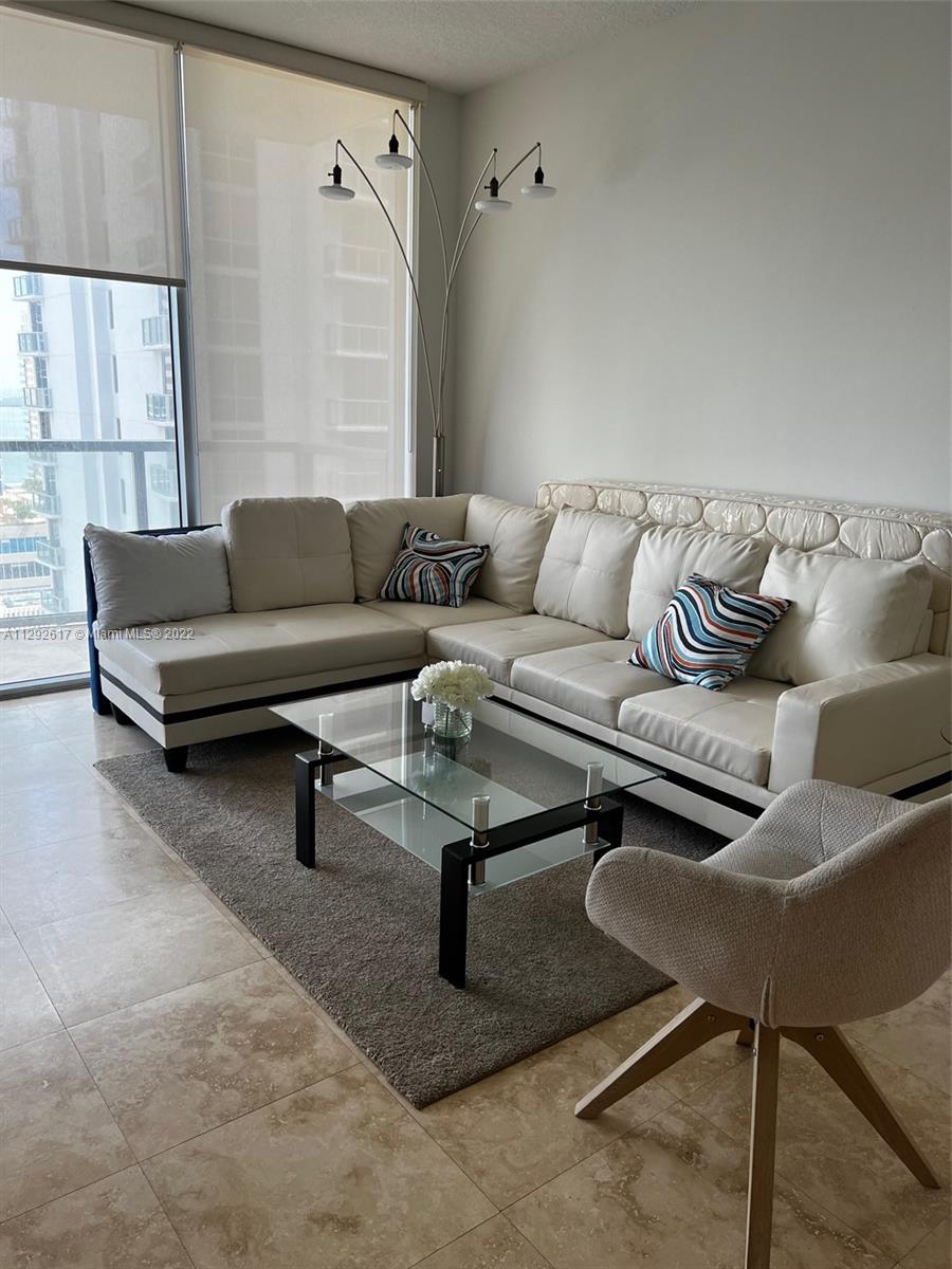BEAUTIFUL 1/1 UNIT WITH OPEN KITCHEN, VIEWS OF BRICKELL AVENUE AND BISCAYNE BAY, SS APPLIANCES, MARBLE FLOORS AND 5 STAR AMENITIES.