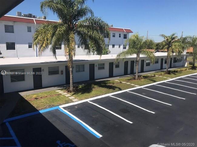 2414  Johnson St #D For Sale A11292621, FL