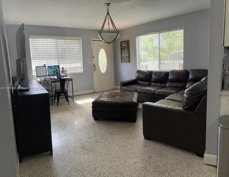 Listing Photo 11