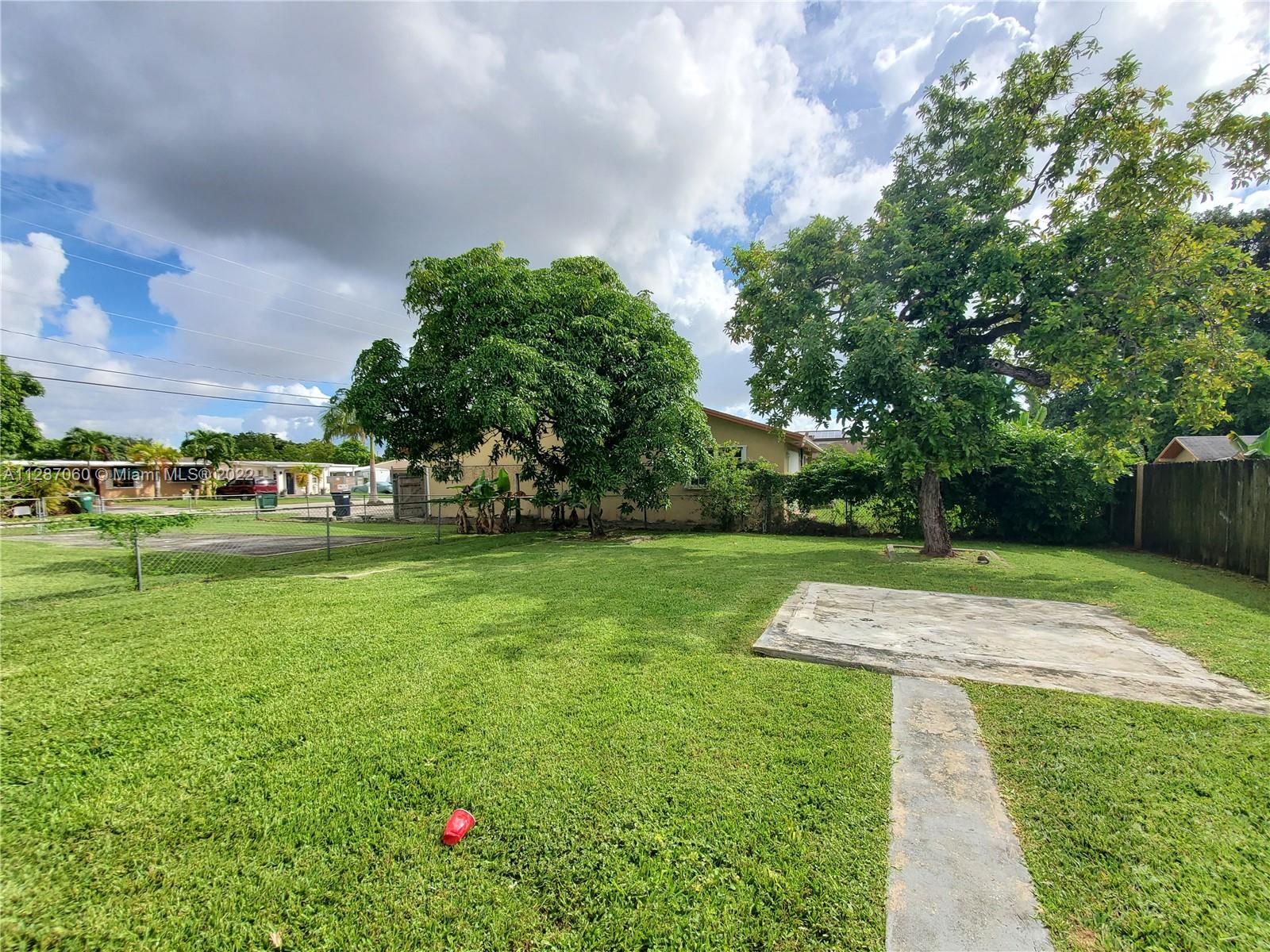 Listing Photo 12