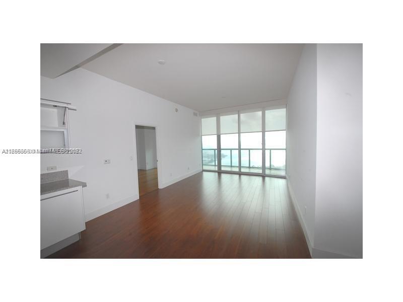 Gorgeous views of the bay from this spacious unit on the 49th floor. Wood floor, SS appliances, washer/dryer in unit, large balcony. Building offers 2 pools, gym. 1 Parking Space Assigned.
TENANT OCCUPY , 48 H NOTICE ,EMAIL OR TXT ME