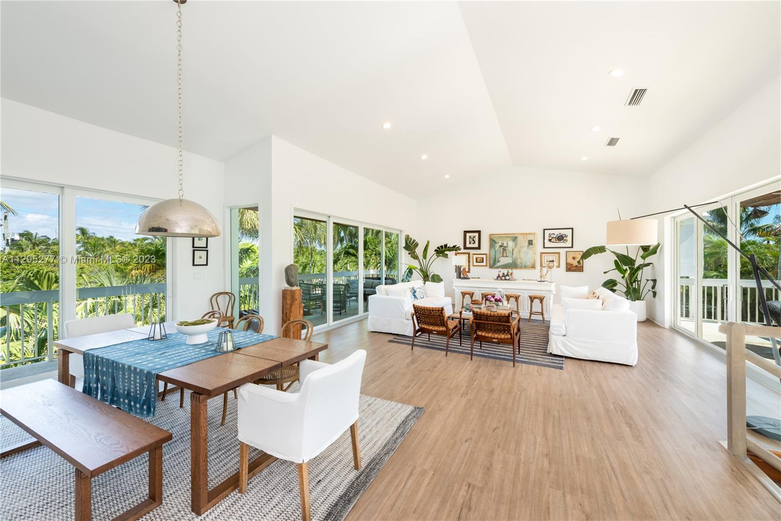 HIGH CEILINGS LIVING & DINING AREA