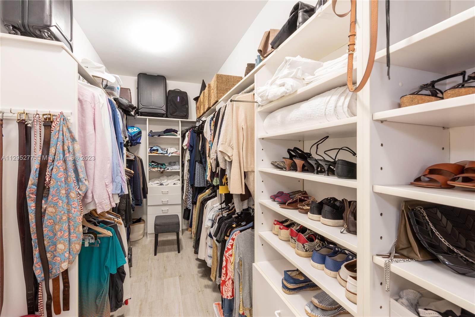 MASTER WALK IN CLOSET