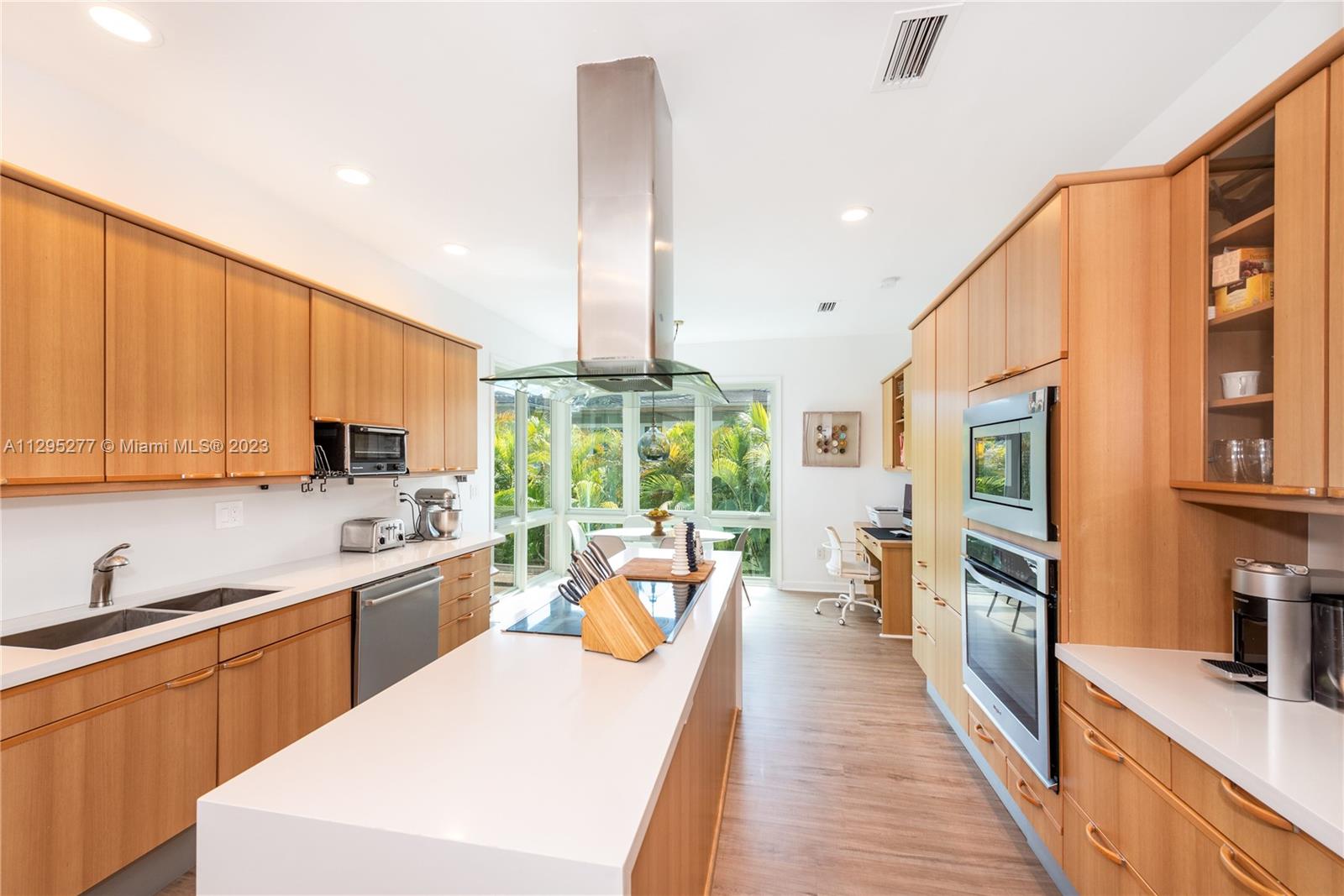 BOG KITCHEN WITH ISLAND & DINING AREA