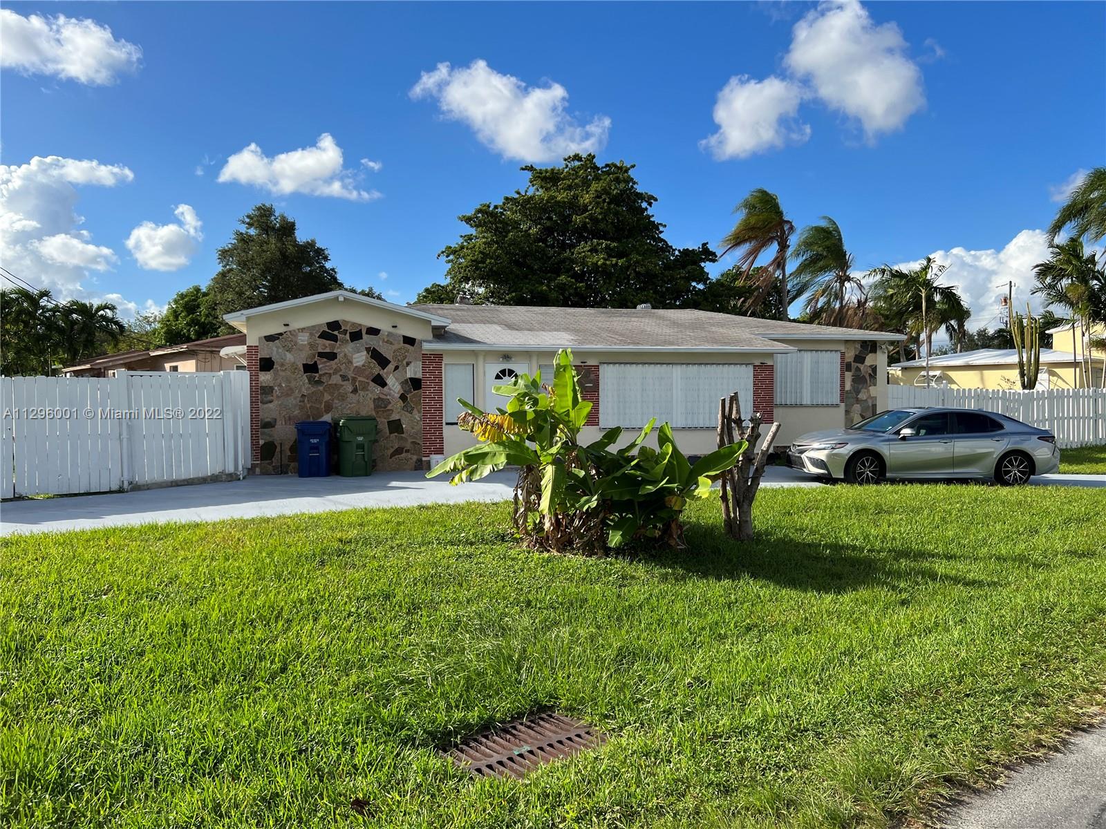 600 SW 10th St  For Sale A11296001, FL