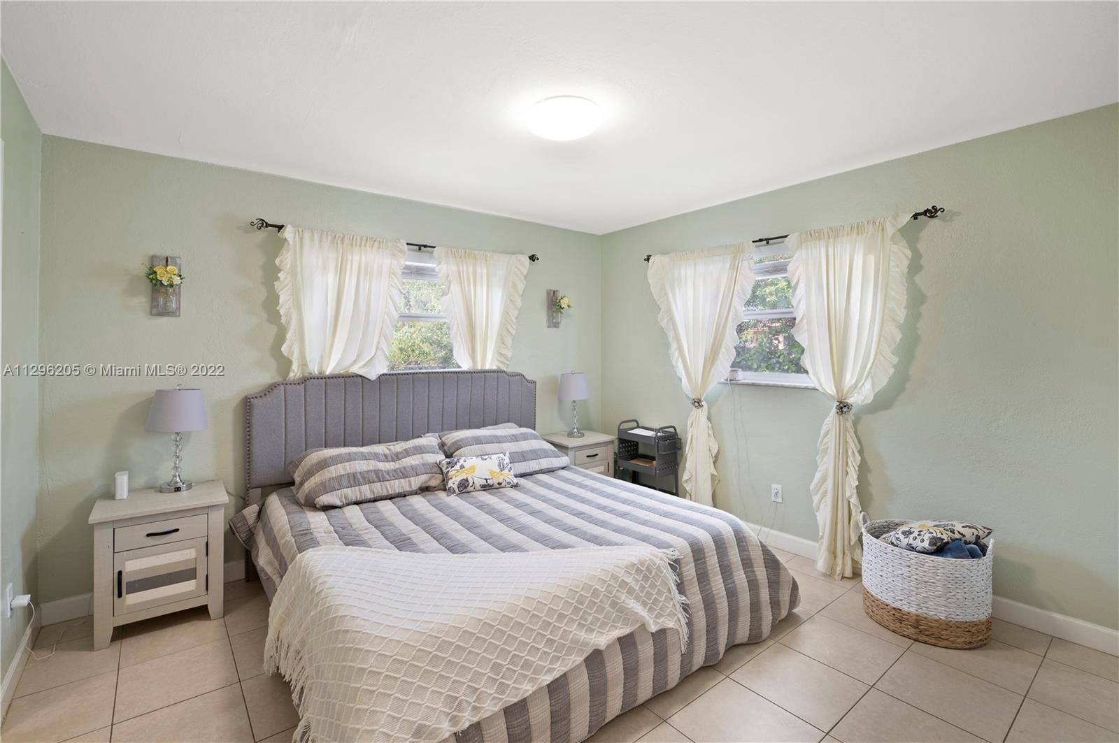 Listing Photo 10