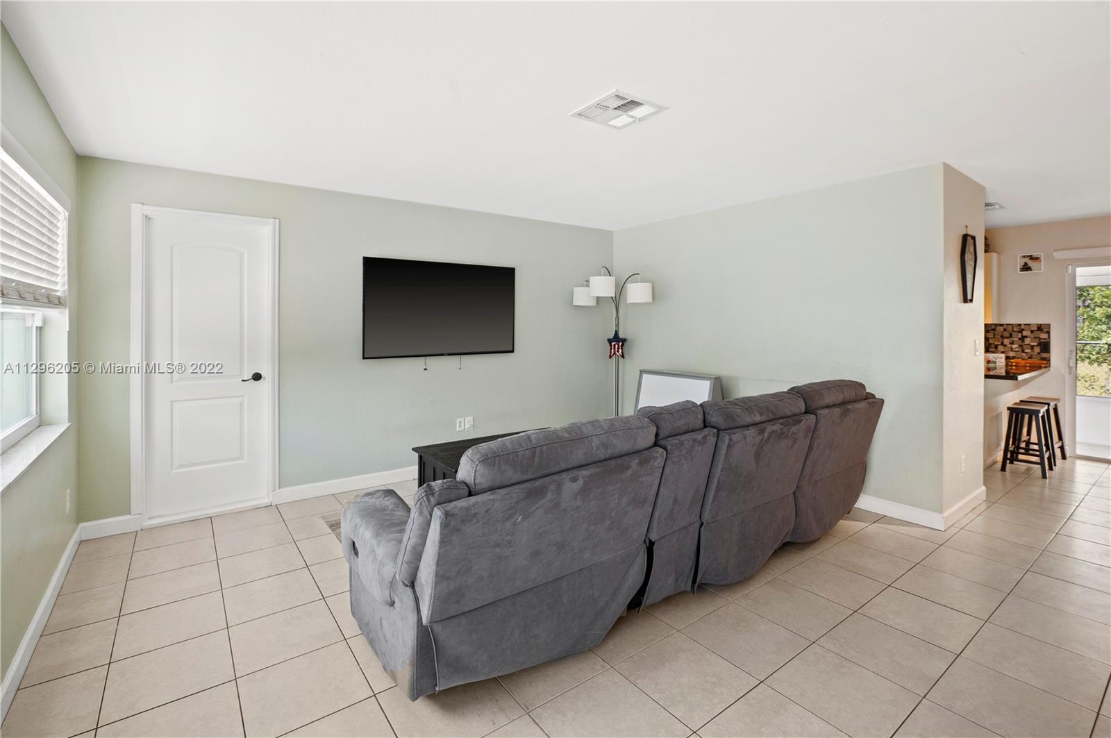 Listing Photo 14
