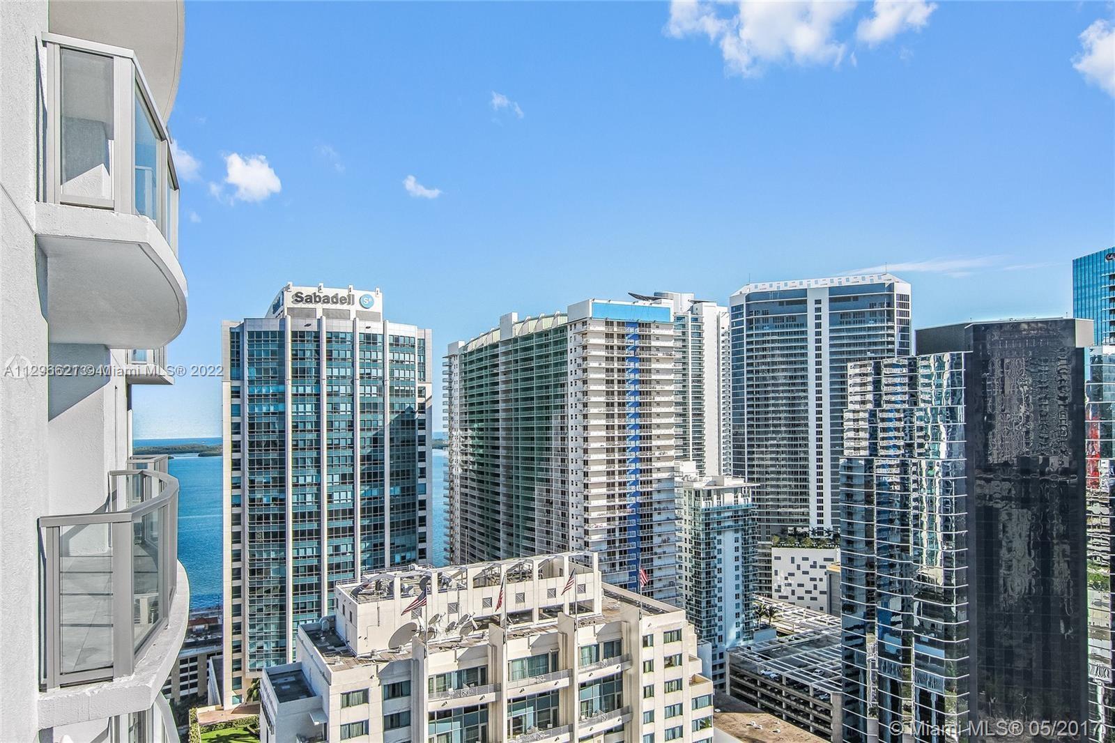 Spectacular 2 Bedroom 2 bathroom unit in the best line of the building. Italian Crystal White Flooring, enclosed glass showers, stunning views and the best location in Brickell, close to shops, restaurants and entertainment, Be part of the well known Brickell area.