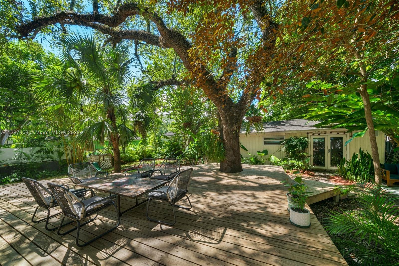 Photo 2 of 842 9th Ct in Miami - MLS A11287858
