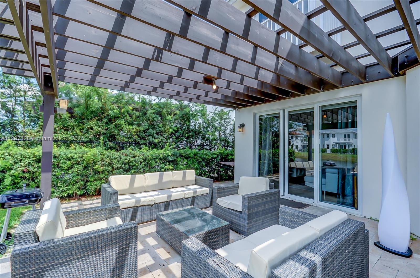 10555 NW 69th Ter  For Sale A11297108, FL
