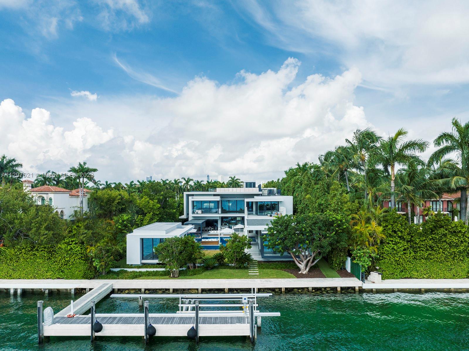 27  Star Island Dr  For Sale A11297621, FL