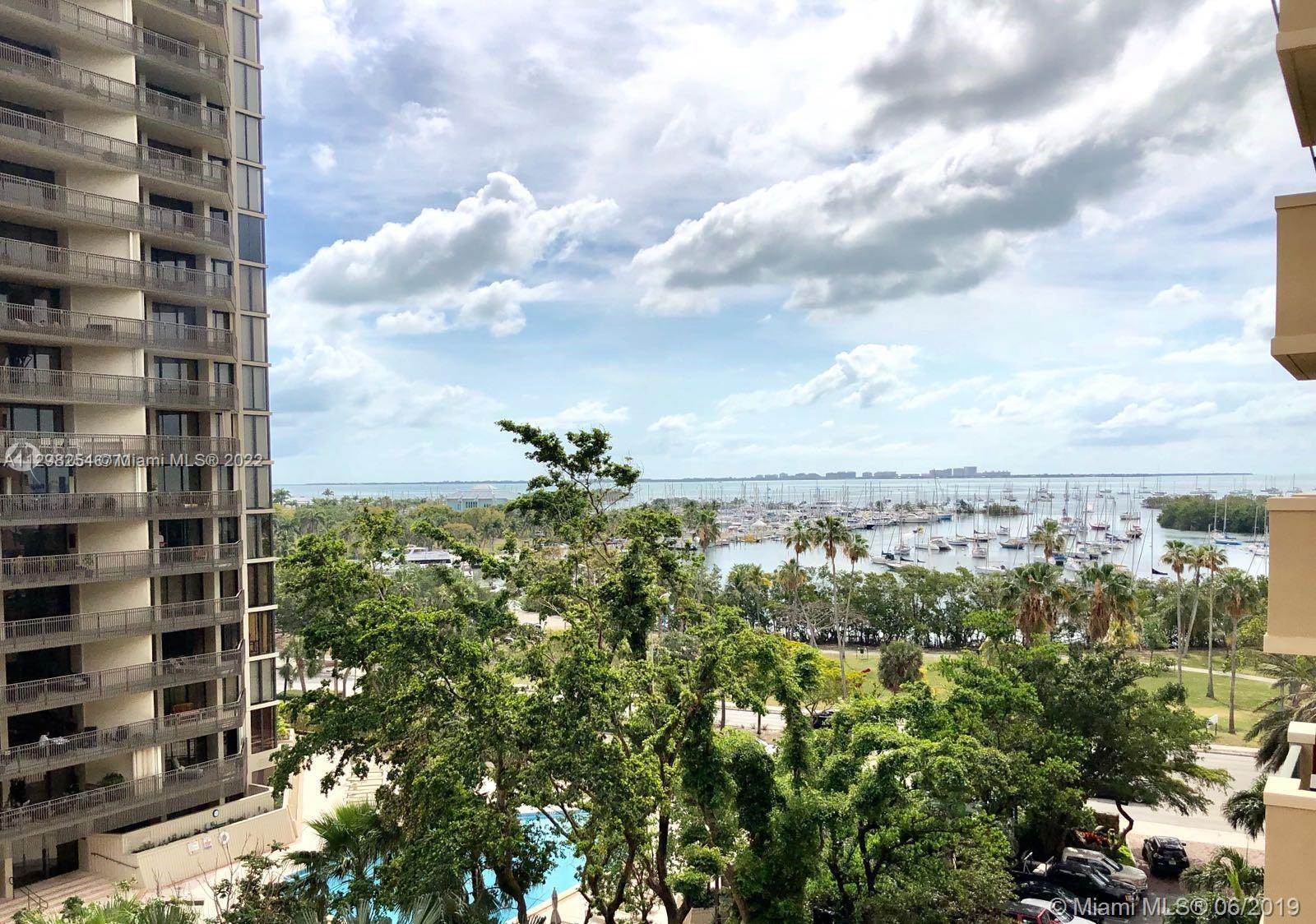 BEAUTIFULL FURNISHED 1/1 IN THE HEART OF COCONUTUT GROVE, WALKING DISTANCE TO THE NEW AMAIZING COCONUT GROVE WITH RESTAURANTS, BEAUTIFULL SHOPS AND 15 MIN TO THE AIRPORT, BEACHES AND DOWNTOWN. PROPERTY CAN BE RENTED ANYTIME IN A YEAR, NO RESTRICTIONS.