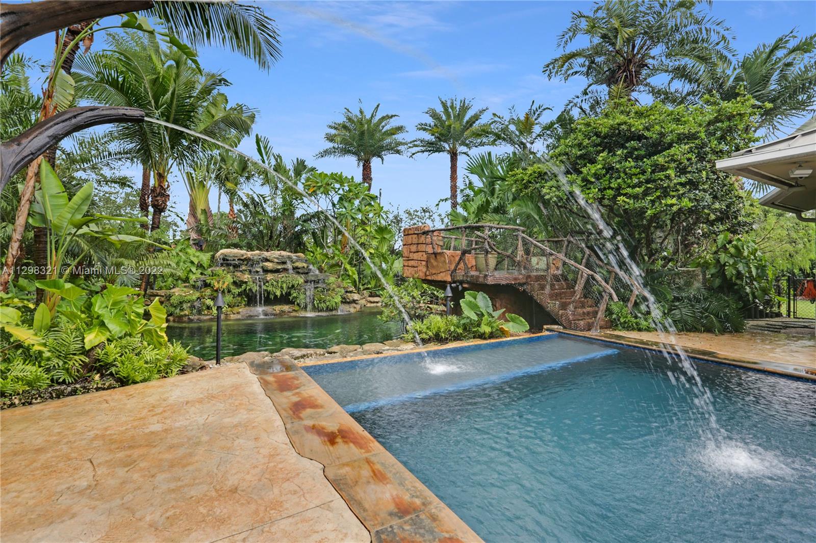 half bathroom/ pool bath