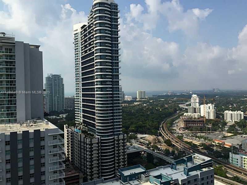 Fabulous NE corner on 10 line. 2 bed/ 2 baths , top of the line European design cabinets,  stainless steel appliances. Cielo Club Pool on 43th floor, gym , spa, yoga room, theater entertainment room, just a few steps from Mary Brickell Village and Brickell Financial Center.