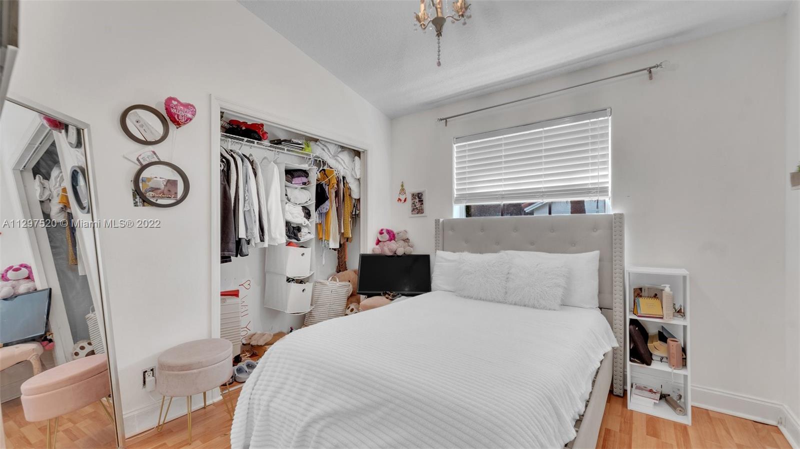 Listing Photo 12