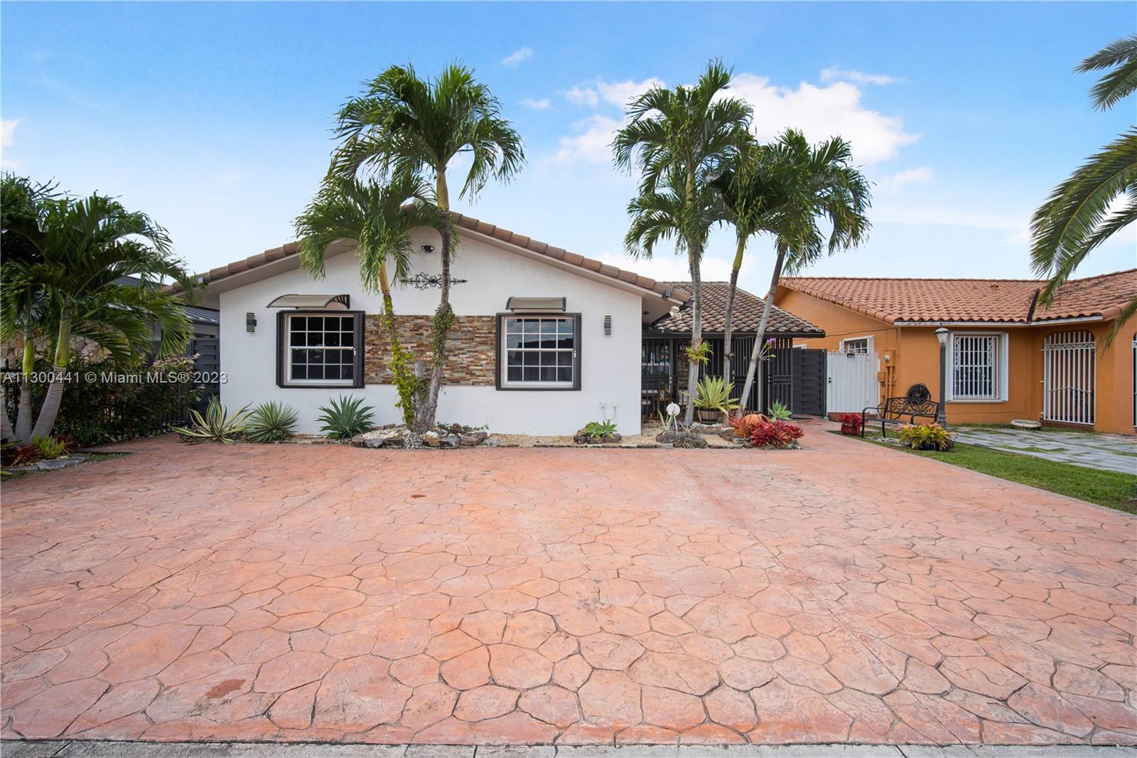 13795 SW 14th St  For Sale A11300441, FL