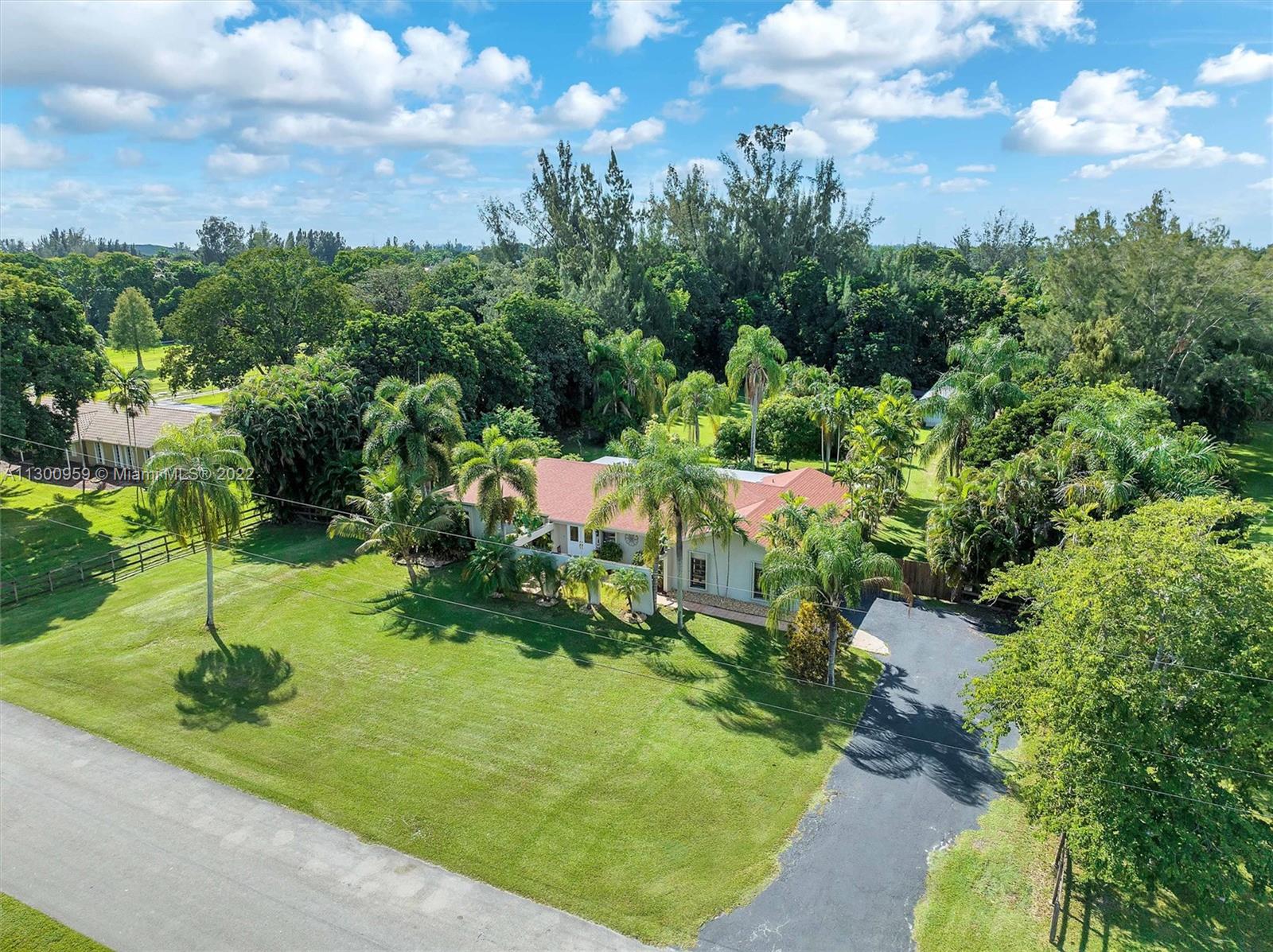 5015 SW 195th Ter  For Sale A11300959, FL
