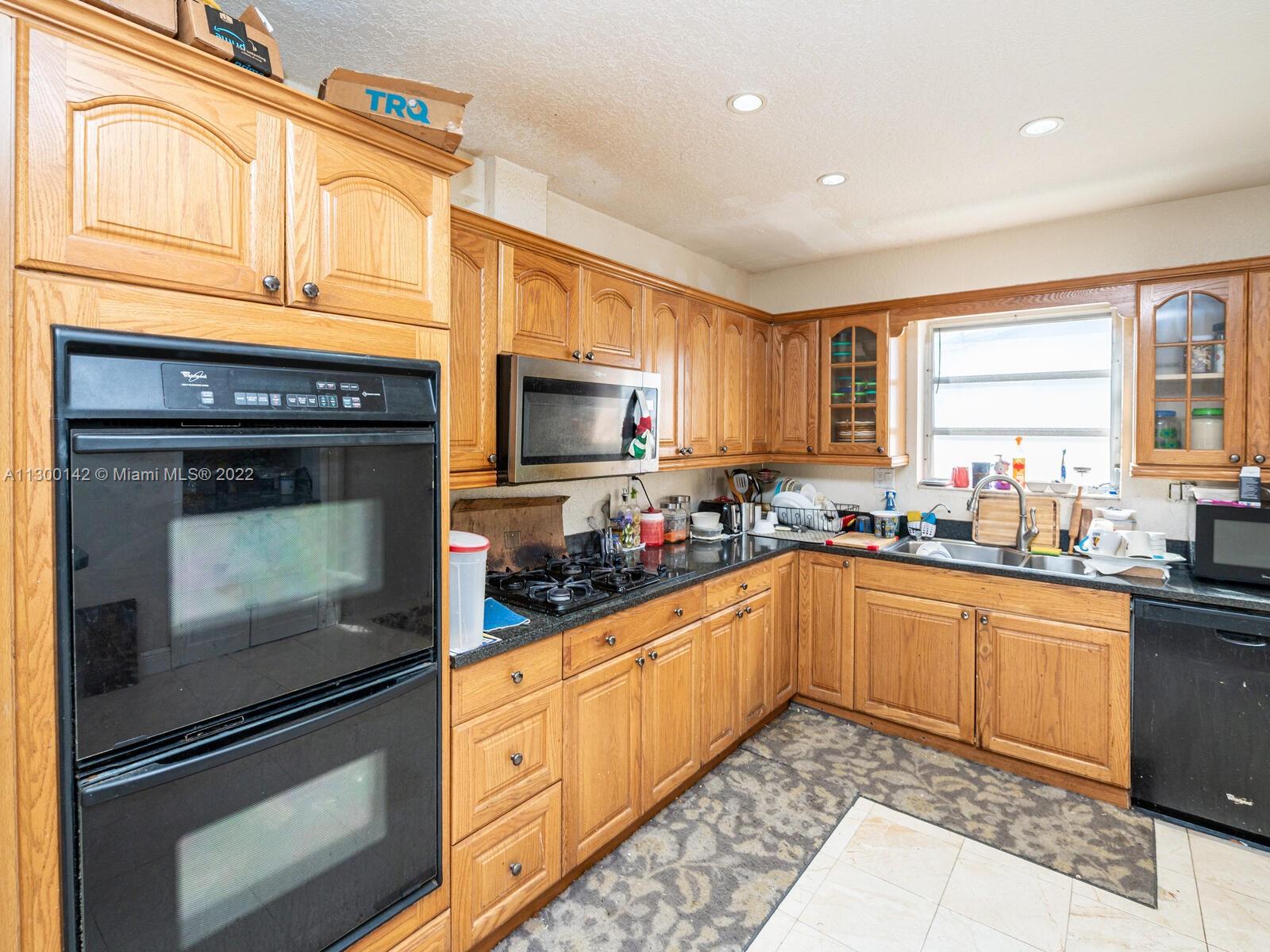 Listing Photo 12