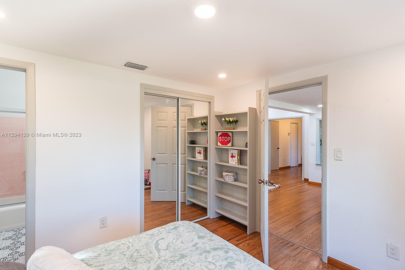 Listing Photo 12