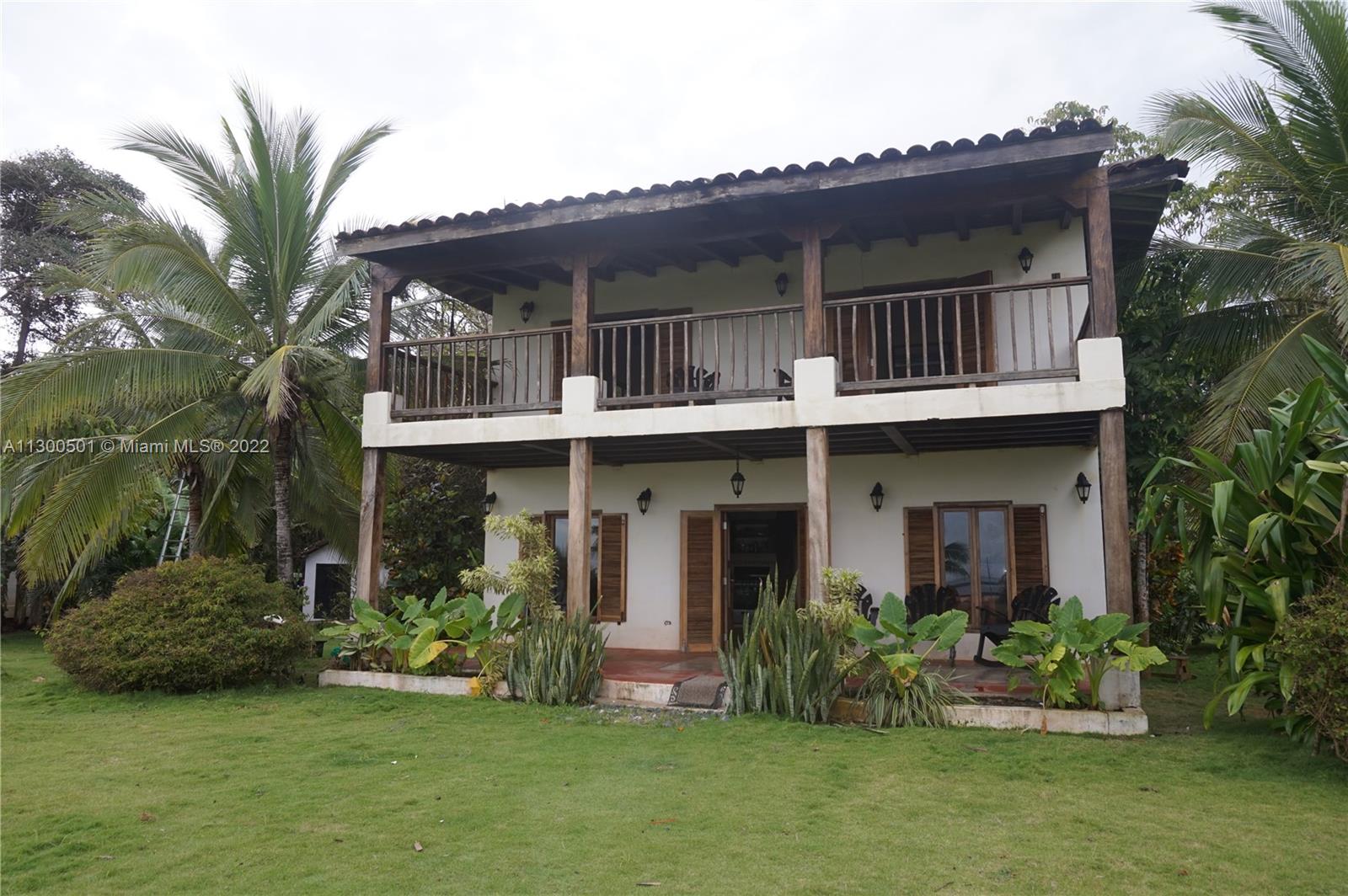 front of the house looking to the beach