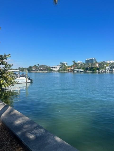 WATERFRONT 2/2 WITH DOCK SPACE, ONE COVERED PARKING AND ONE GUEST PARKING.
PRIME LOCATION. MULITPLE SCHOOLS NEARBY FOR KIDS OF ALL AGES. WALKING DISTANCE TO COFFEE SHOPS, SUSHI, ETC. WASHER AND DRYER INSIDE THE UNIT. CALL LISTING AGENT FOR MORE INFO.