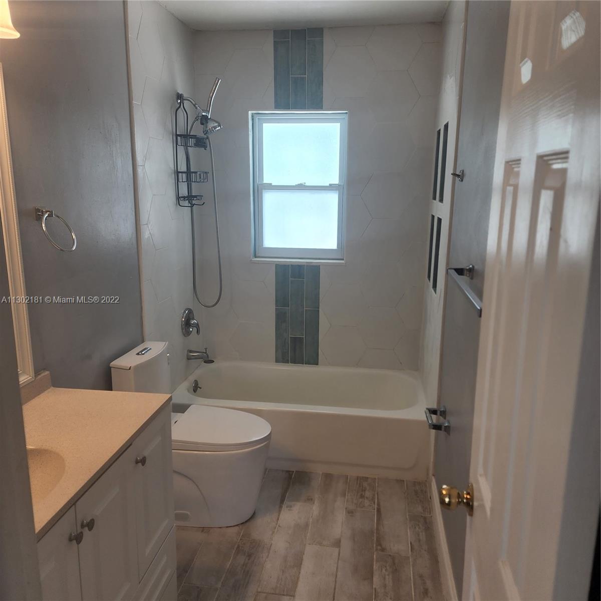 Listing Photo 11