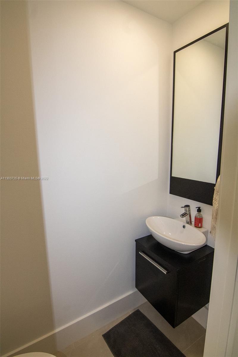 1/2 BATHROOM