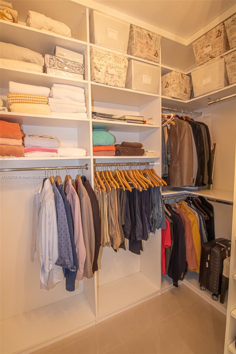 MASTER CLOSET #1