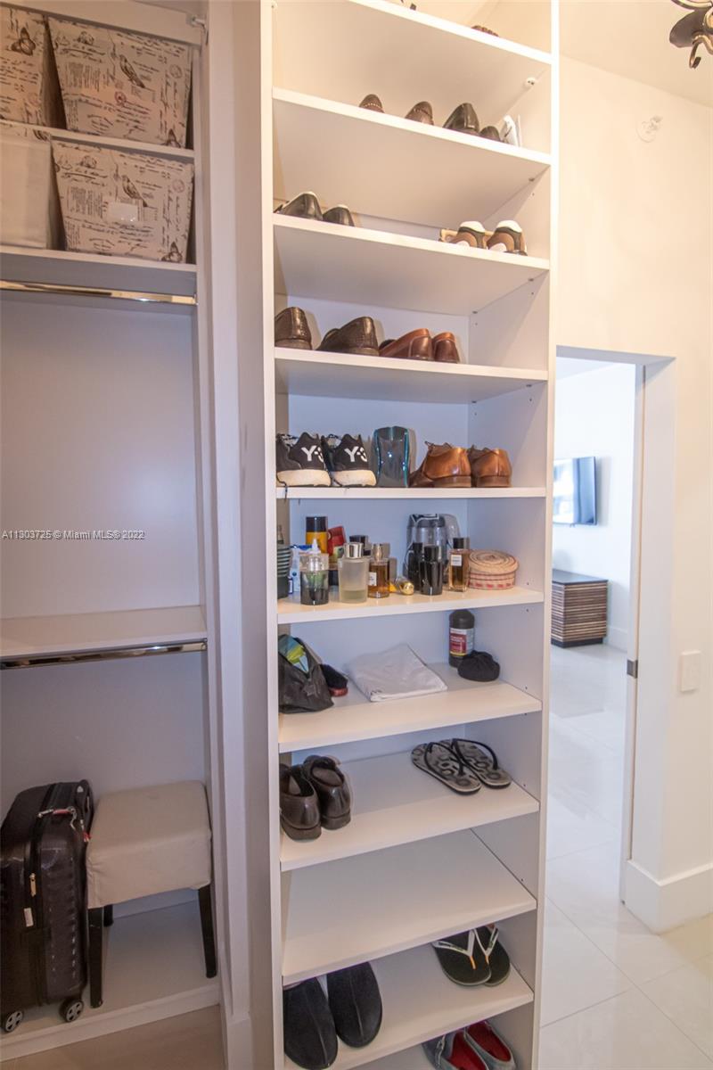 MASTER CLOSET #1