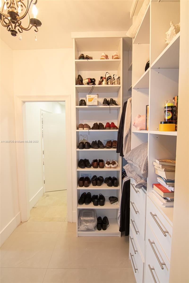 MASTER CLOSET #1