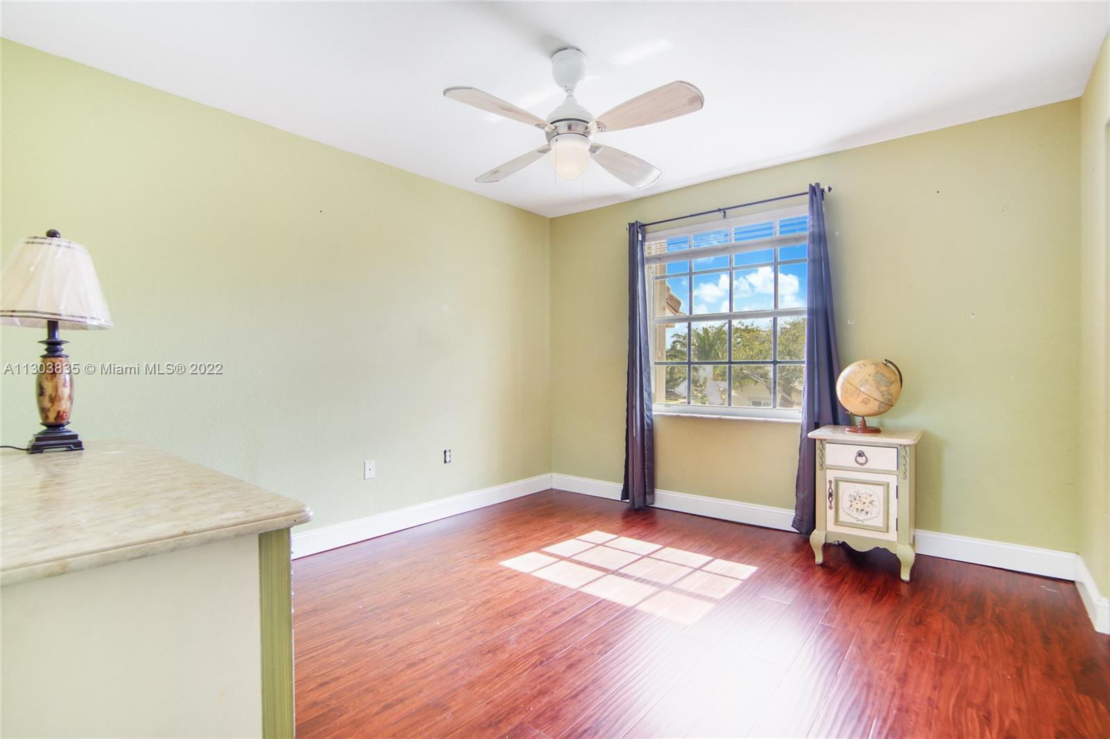 Listing Photo 8